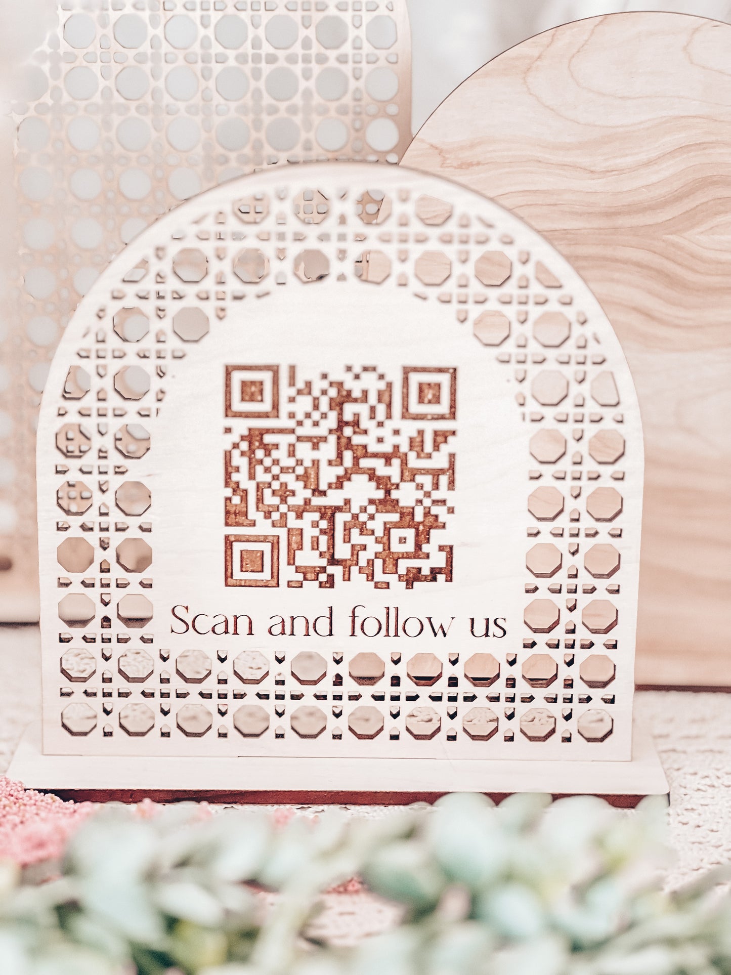Small Rattan Scan and Follow Us Arch Sign